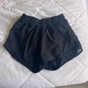 black lululemon hotty hot shorts